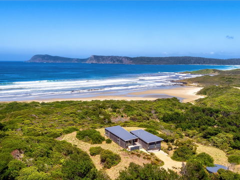 Cloudy Bay Beach House - Northern Rivers Accommodation 0