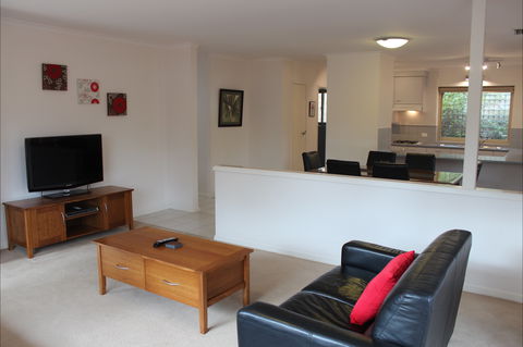 Adelaide Serviced Accommodation - Childers House - Northern Rivers Accommodation 1