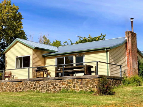 Adelong Valley Farm Stays - Moorallie Cottage - Northern Rivers Accommodation 1