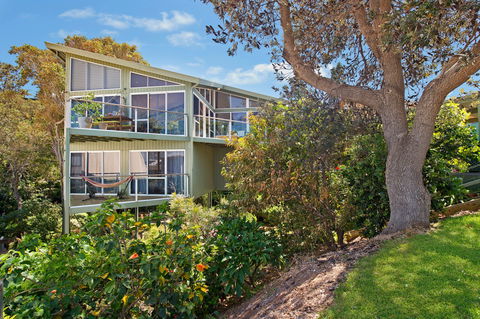Arty Beach House At Lighthouse Beach - Northern Rivers Accommodation 0