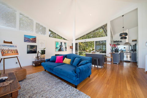 Arty Beach House At Lighthouse Beach - Northern Rivers Accommodation 2
