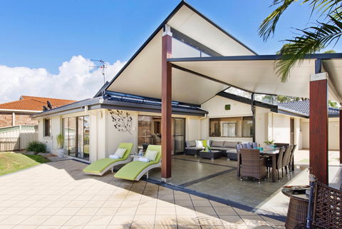 Fran, Private Jetty On Port Canals - Northern Rivers Accommodation 1
