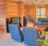 Gladstone Earth and Sea - Northern Rivers Accommodation