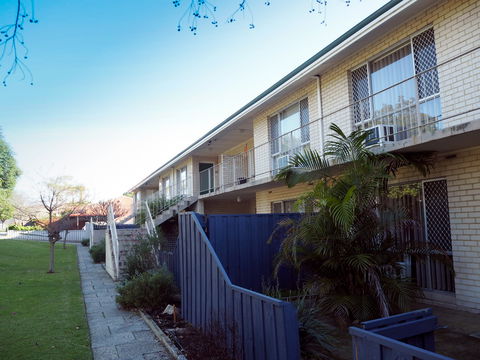 Budget Apartments Como South Perth - Northern Rivers Accommodation 1