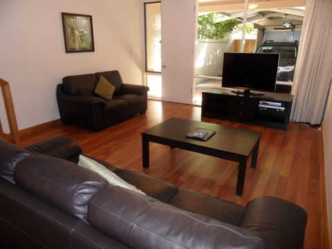 Adelaide Serviced Accommodation - Archer Townhouse - Northern Rivers Accommodation 0