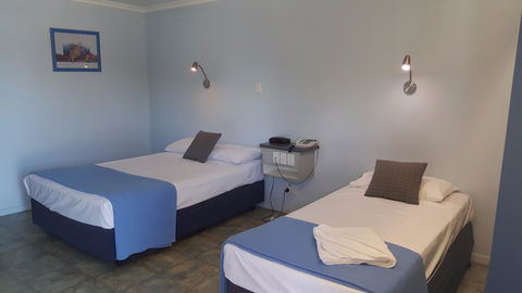 Queens Beach Hotel - Northern Rivers Accommodation 0
