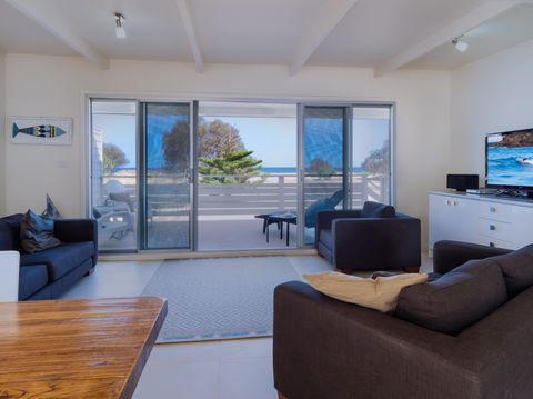 Seaview Getaway | Dunbogan - Northern Rivers Accommodation 2
