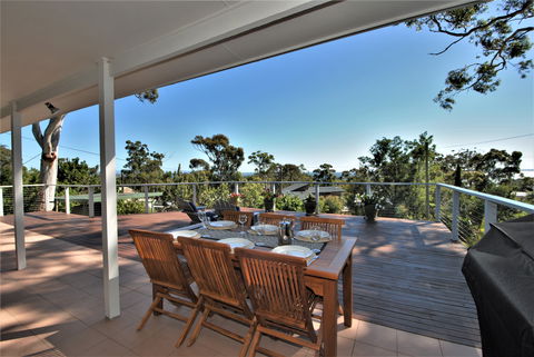 Sea Dreamer Cottage In Waldegrave - Northern Rivers Accommodation 0