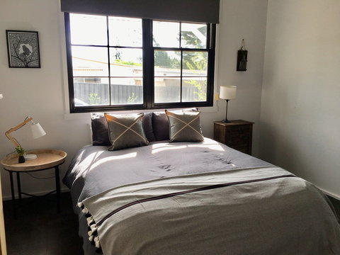 The Lakehouse Beechworth - Northern Rivers Accommodation 1