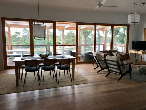 The Lakehouse Beechworth - Northern Rivers Accommodation 2