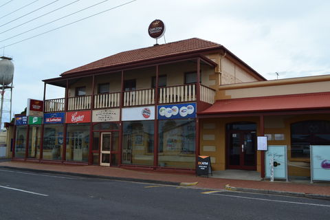 Victoria Hotel Port McDonnell - Northern Rivers Accommodation 0