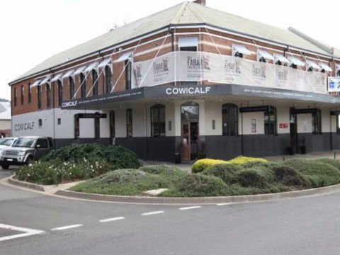 Cow And Calf Hotel - Northern Rivers Accommodation 2