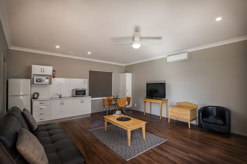 Akuna Motor Inn - Northern Rivers Accommodation 0