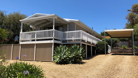 Catching Waves - Northern Rivers Accommodation 0