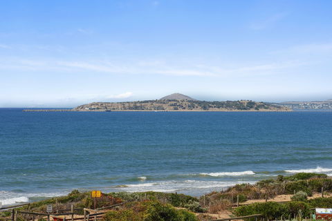 Chiton On The Rocks - Breathtaking Panoramic Coastal Views - Northern Rivers Accommodation 1