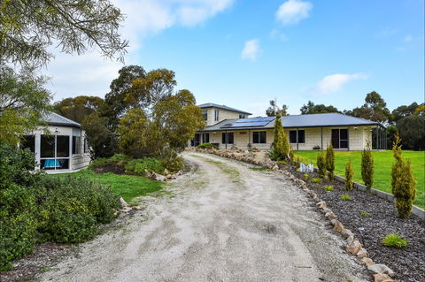 McKinnon's Holiday Home - Northern Rivers Accommodation 0