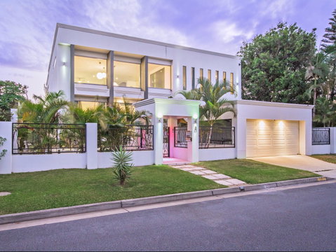 Riviera Waters Broadbeach - Vogue Holiday Homes - Northern Rivers Accommodation 0