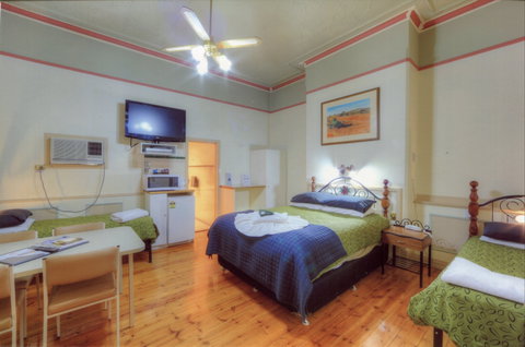 The Lodge Outback Motel - Northern Rivers Accommodation 2