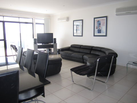 The Waterfront Dolphin - Northern Rivers Accommodation 0