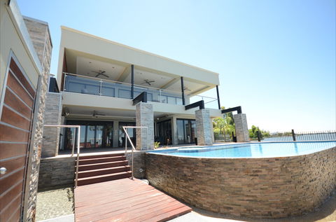 Waterfront Holiday Houses - Northern Rivers Accommodation 2