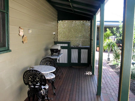 Trafalgar Cottage - Northern Rivers Accommodation 4