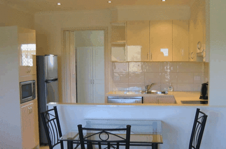 Aztra Gladstone Business Apartments - Northern Rivers Accommodation 0