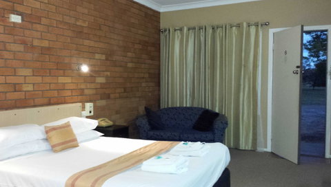 AA Hilldrop Motor Inn - Northern Rivers Accommodation 0