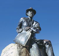 Paddy Hannans Statue - Northern Rivers Accommodation