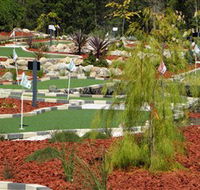 18 Hole Mini Golf - Club Husky - Northern Rivers Accommodation