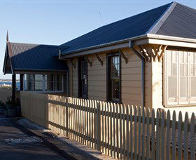 East Coast Lounge - Northern Rivers Accommodation 2