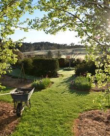 All Saints Garden - Northern Rivers Accommodation 0