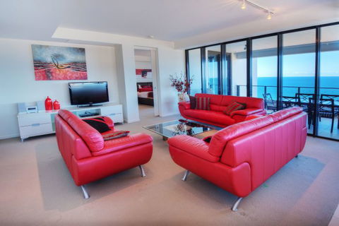 Ultra Broadbeach - Northern Rivers Accommodation 19