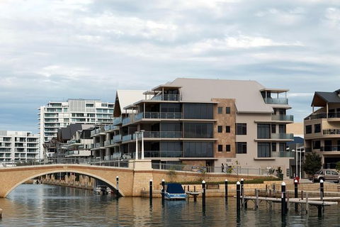 Full-Day Mandurah Dolphins, Chocolate & Fremantle Tour - Northern Rivers Accommodation 1
