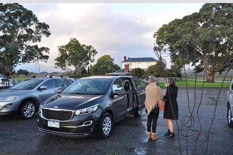 Minibus Winery Custom Tour (up To 7 People) - Northern Rivers Accommodation 1