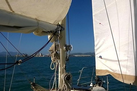 Townsville Lunchtime Sailing Cruise Boat Tour - Northern Rivers Accommodation 4