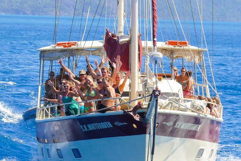 2-Day Whitsundays Sailing Adventure: SV Whitehaven - Northern Rivers Accommodation 5