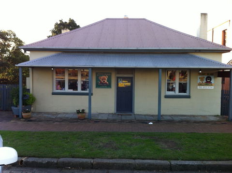 Teddy Bears Downstairs And Grandma's Feather Bed - Northern Rivers Accommodation 0