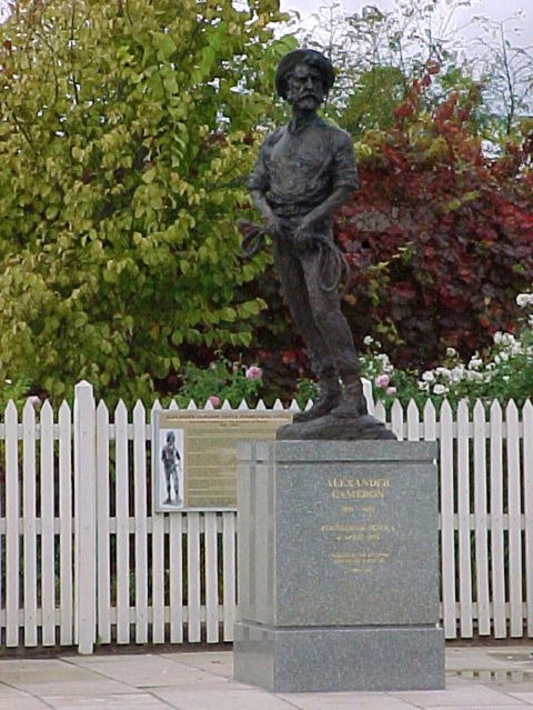 Alexander Cameron Statue - Northern Rivers Accommodation 0