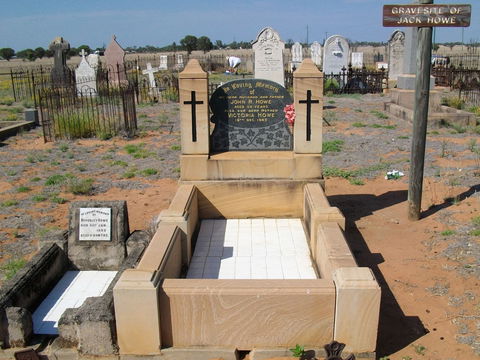 Blackall Cemetery - Northern Rivers Accommodation 0