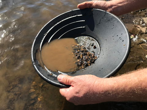 Tuena Panning For Gold - Northern Rivers Accommodation 0
