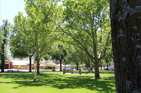 Tallangatta Triangles Park - Northern Rivers Accommodation 0