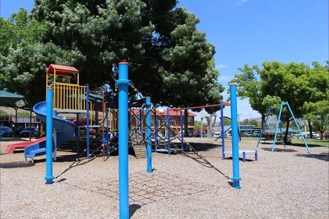 Tallangatta Triangles Park - Northern Rivers Accommodation 2