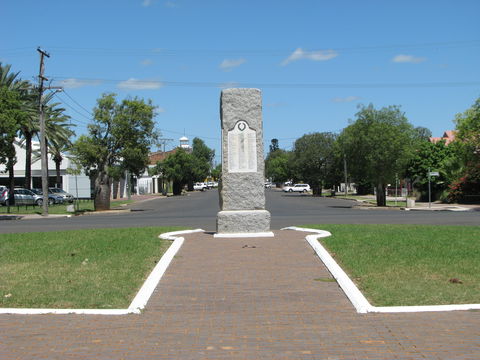 War Memorial And Heroes Avenue, Roma - Northern Rivers Accommodation 0