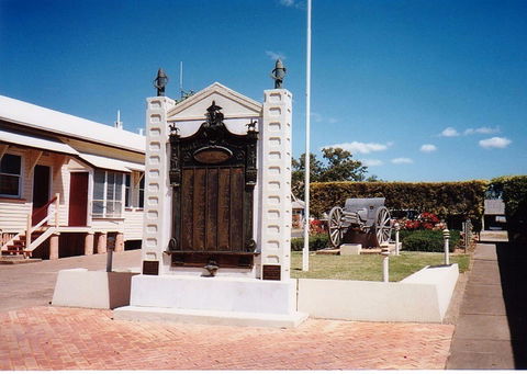 Gayndah War Memorial - Northern Rivers Accommodation 0