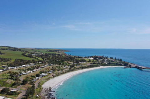 Penneshaw Beach - Northern Rivers Accommodation 0