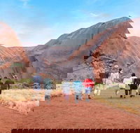Explore Uluru 7 Hours Guide Tour at Sunrise with Light Breakfast - Northern Rivers Accommodation