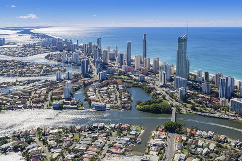 Arrival Private Transfers From Gold Coast Airport OOL To Gold Coast City - Northern Rivers Accommodation 4