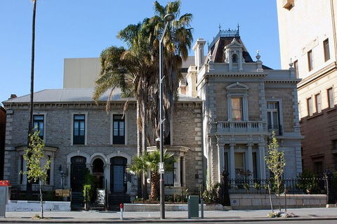 Adelaide Airport Transfers : Adelaide City To Airport ADL In Luxury Car - Northern Rivers Accommodation 4