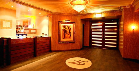 Hollywood Showgirls - Northern Rivers Accommodation 3