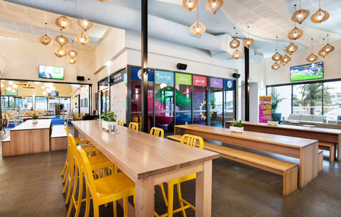 Coolum Beach Hotel - Northern Rivers Accommodation 1